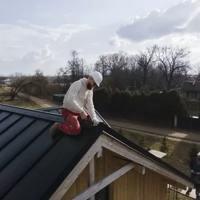 Jak naprawia się dach w Warszawie